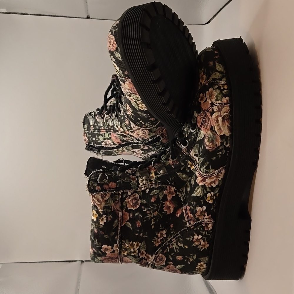 Rocket Dog Floral Print Boots (Size 7.5)